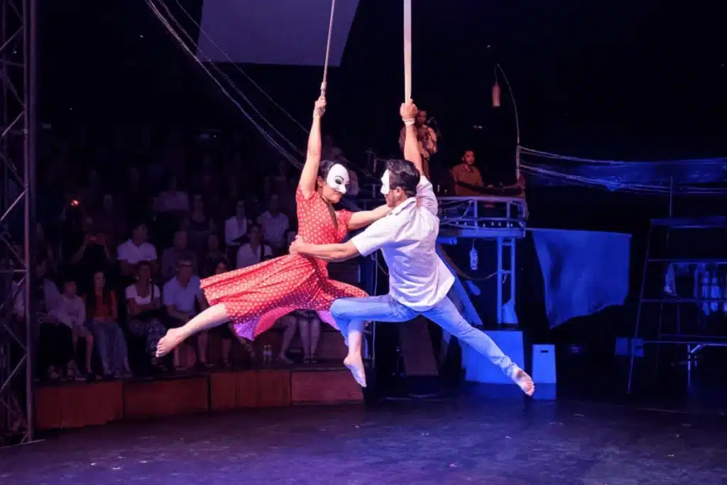B2B phare circus